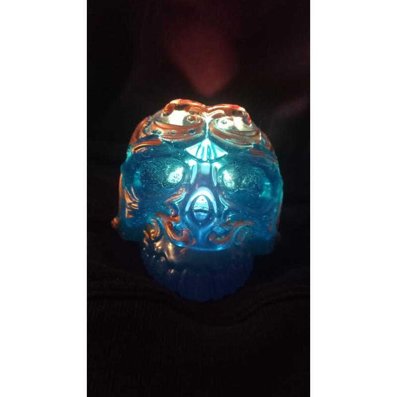 skull theelichthouder, blauw met gouden afwerking